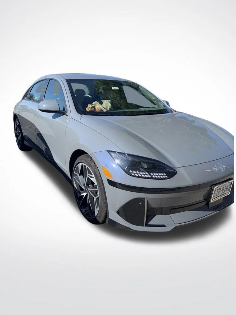 Used 2025 Blue Hyundai SEL image 3