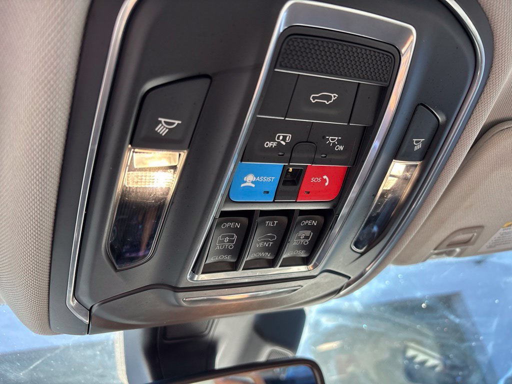 Used 2022 White Jeep Limited image 17