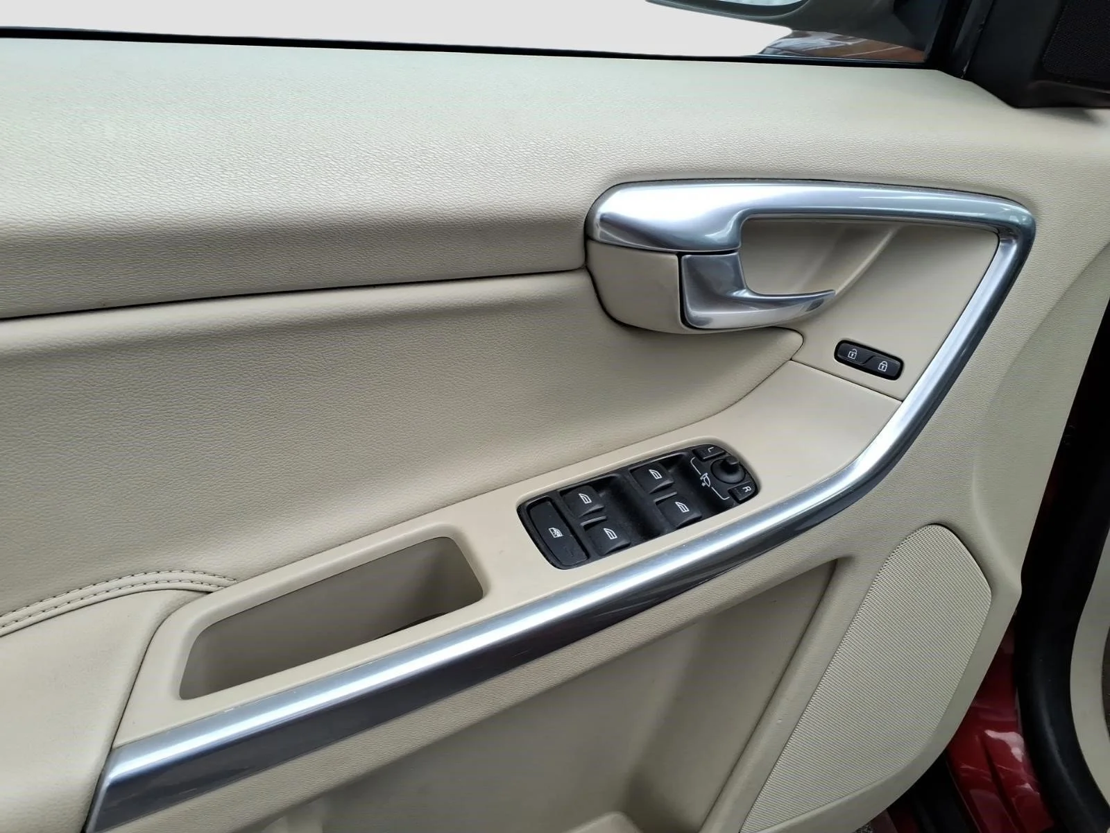 Used 2015 Flamenco Red Metallic Volvo T6 Premier Plus image 13