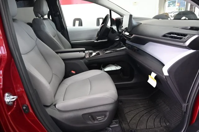 2026 Toyota Sienna XLE - Photo 11
