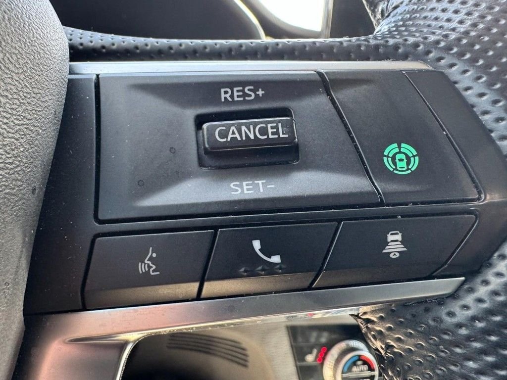 Used 2022  Mitsubishi SEL image 18