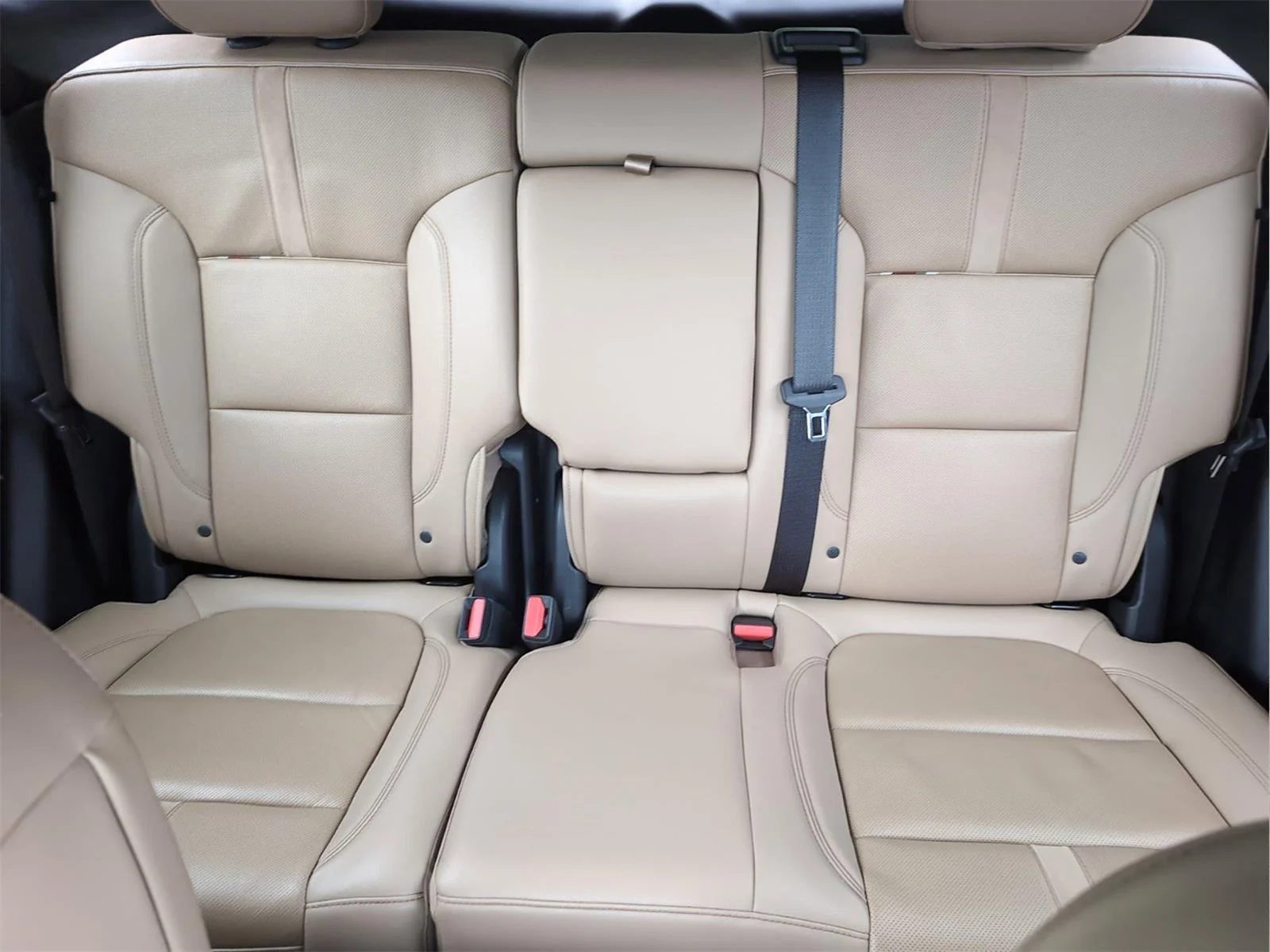 Used 2024 Iridescent Pearl Tricoat Chevrolet Premier image 29