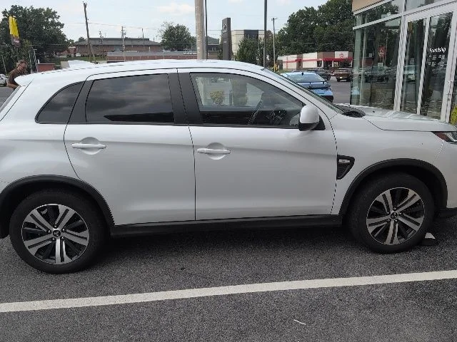 Used 2024  Mitsubishi 2.0 ES image 10