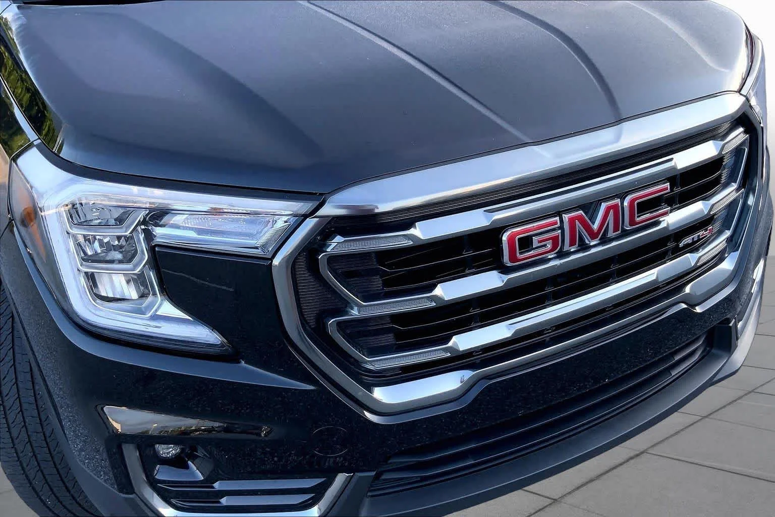 Used 2023 Ebony Twilight Metallic GMC AT4 image 29