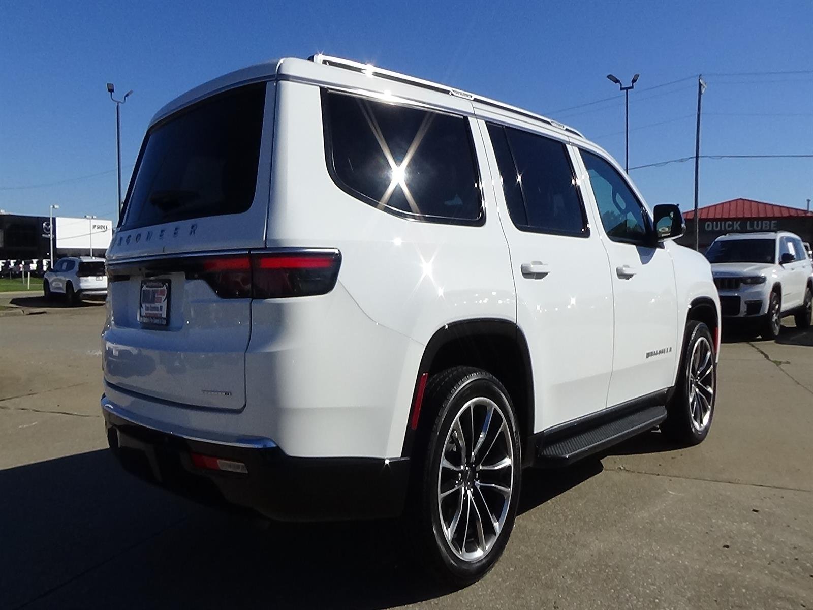 Used 2023 Bright White Clear Coat (pw7) Jeep Series II image 7