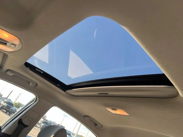 Used 2018 Silver Hyundai Value Edition image 23