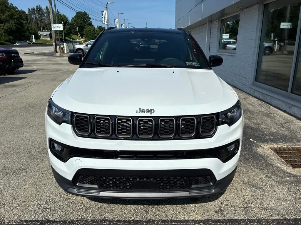 New 2026 Bright White Clear-Coat Exterior Paint Jeep Limited image 5