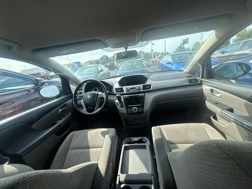 Used 2016  Honda SE image 10