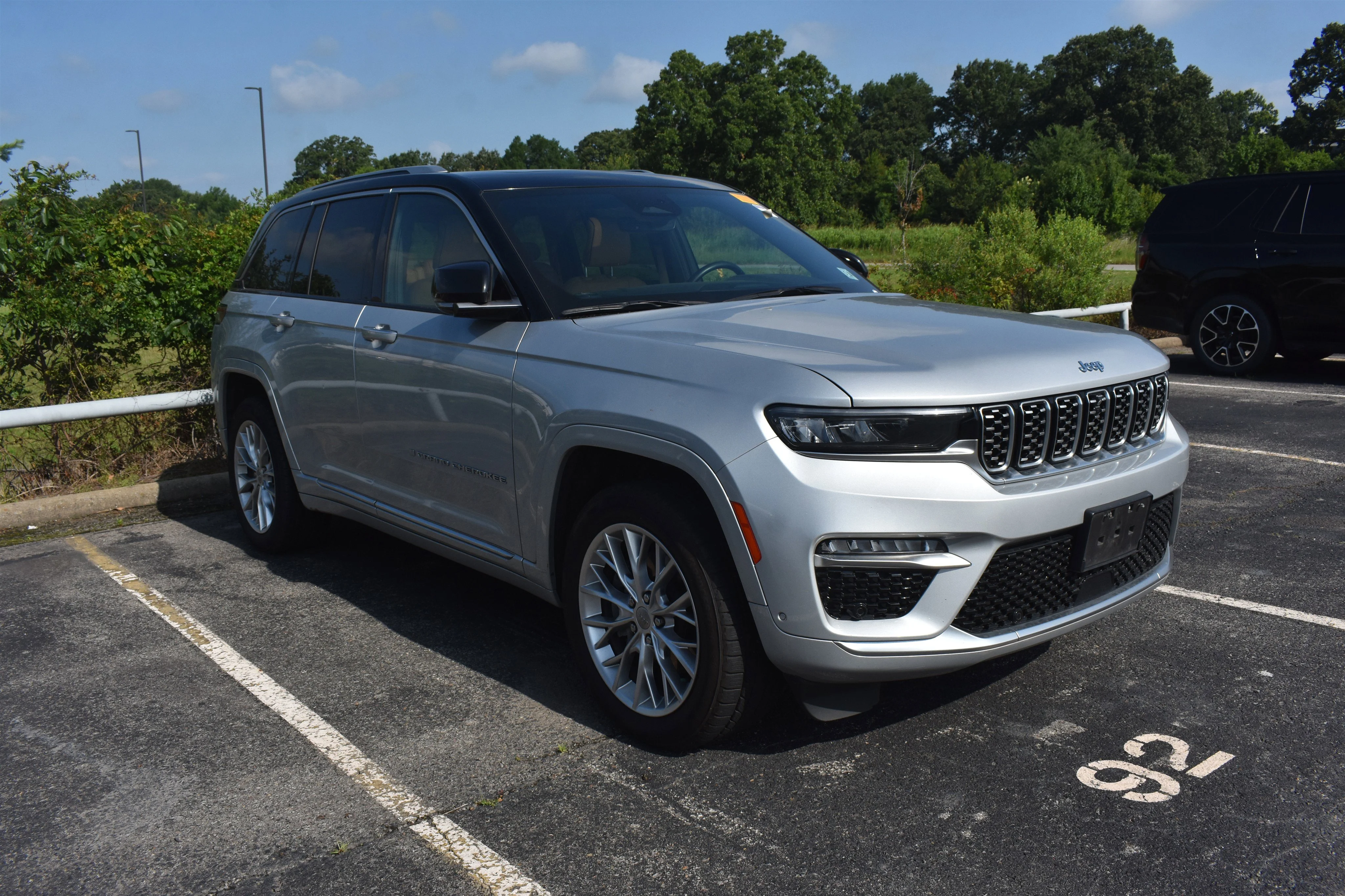 Used 2023 Silver Zynith Jeep Summit image 3