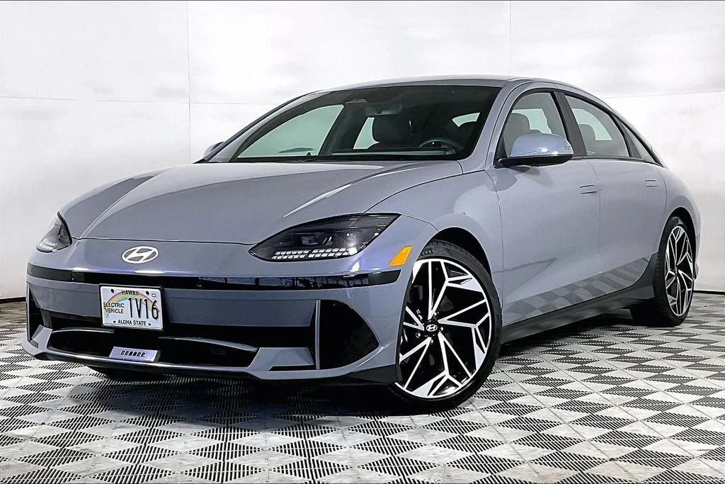 Used 2024 Blue Hyundai SEL image 1