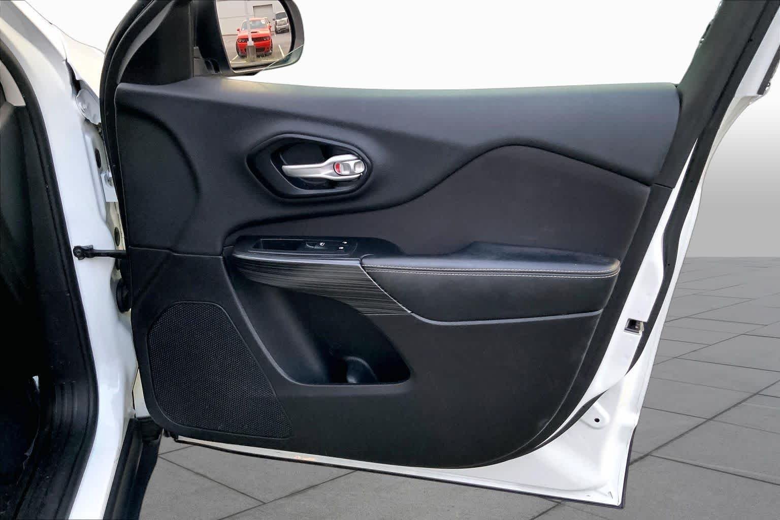 Used 2014 Bright White Clearcoat Jeep Sport image 22