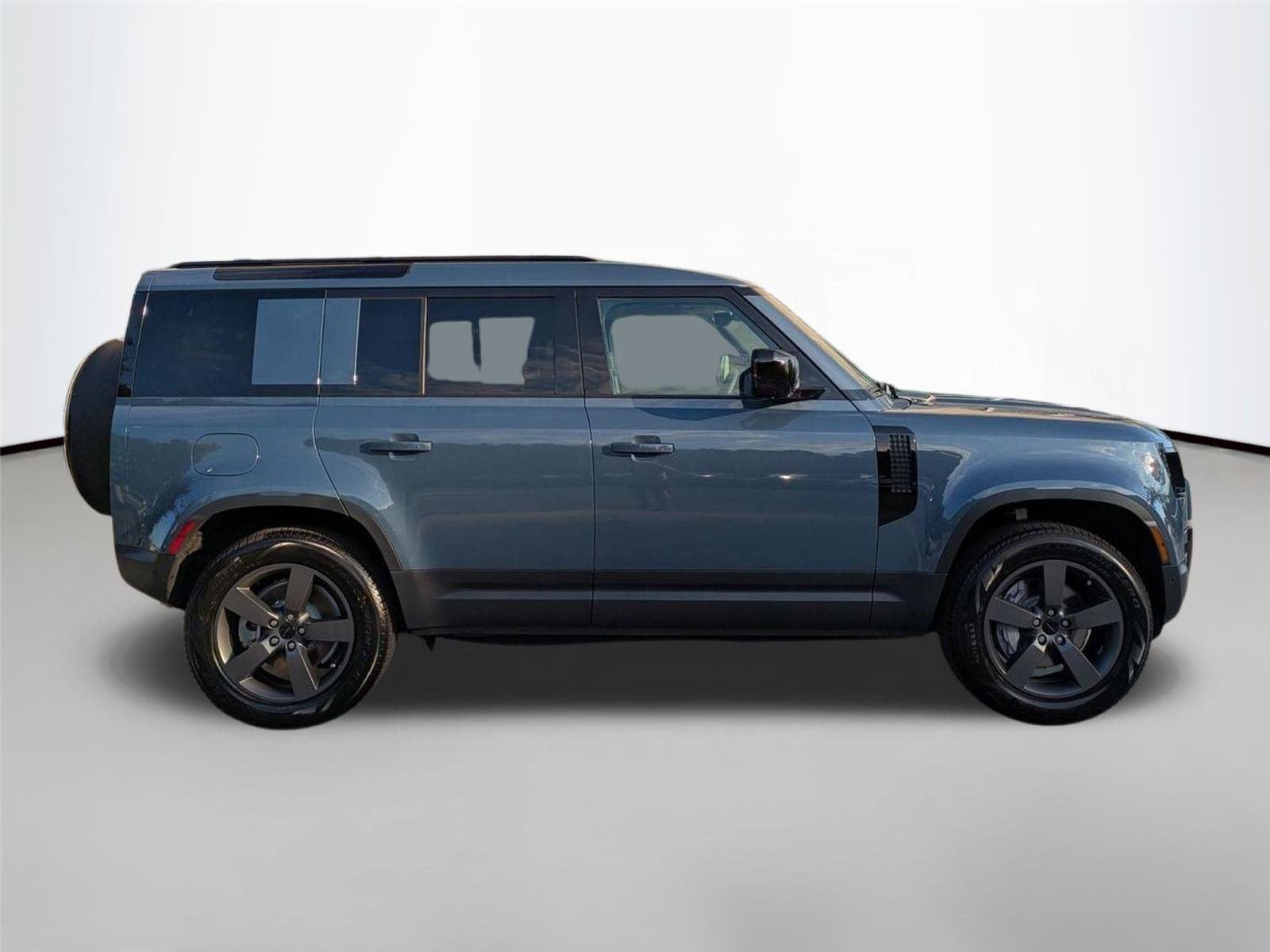 Used 2026 Tasman Blue Metallic Land Rover S image 4