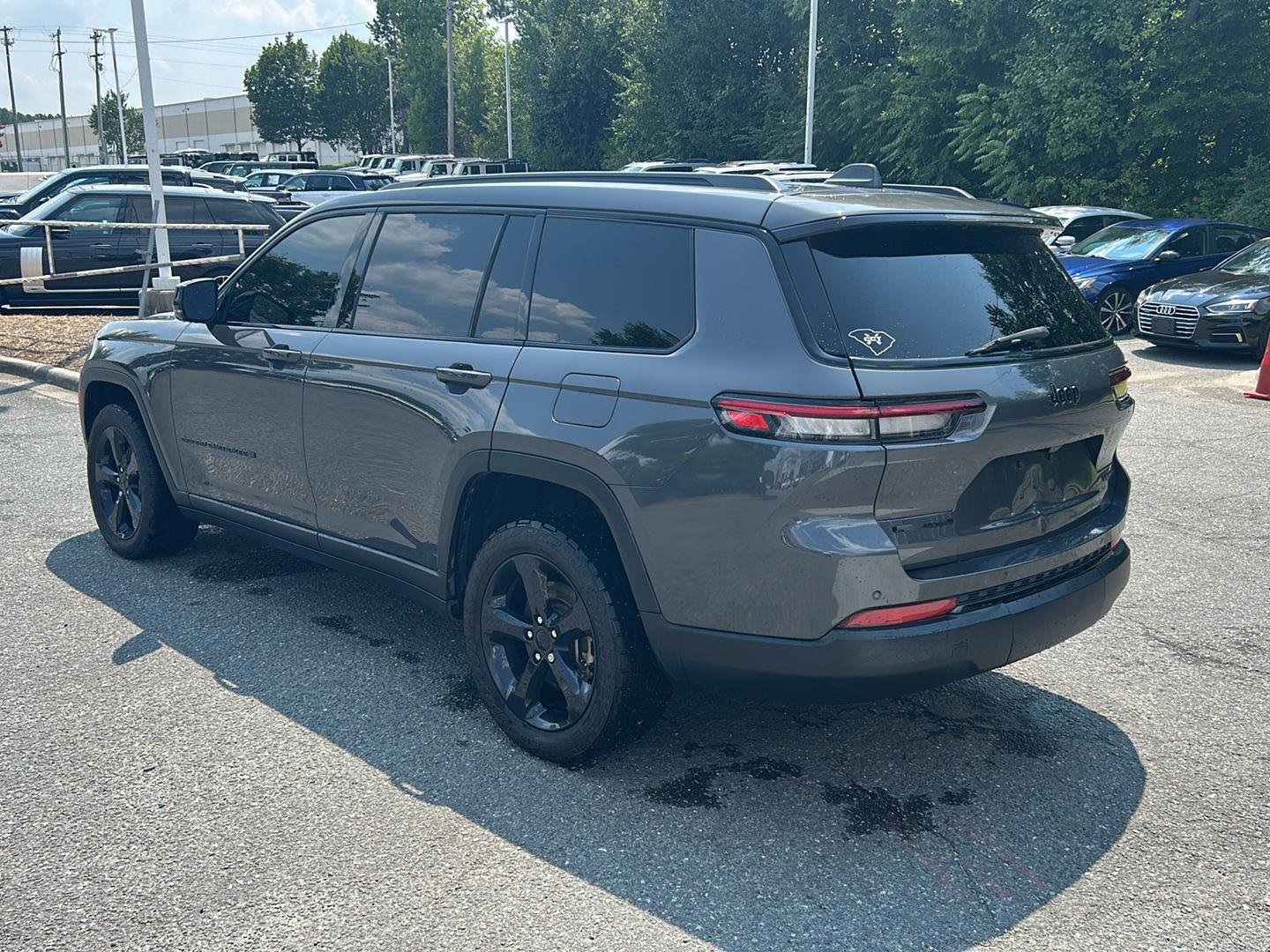 Used 2022 Baltic Gray Metallic Clearcoat Jeep Limited image 3