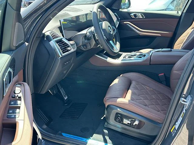 New 2026 Dravit Grey Metallic BMW xDrive50e image 4