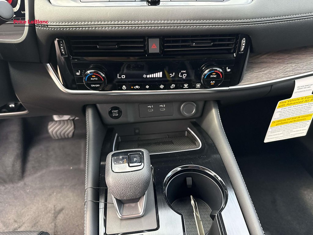 New 2026 Boulder Gray Pearl / Super Black Two-tone Nissan Platinum image 18