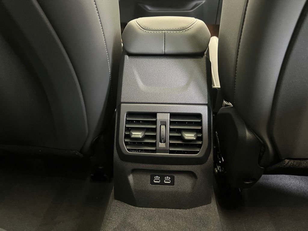 2025 BMW 2 Series M235 - Photo 10