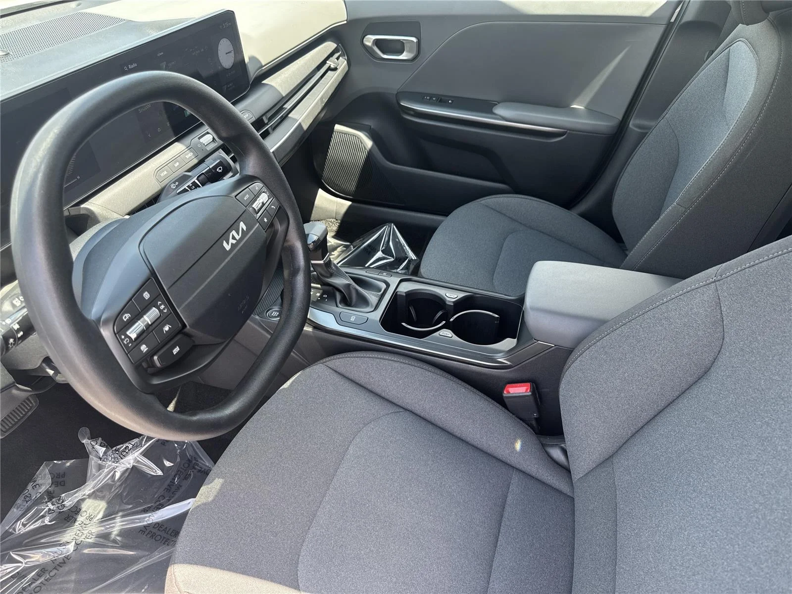 Used 2025 Snow White Pearl Kia LXS image 10