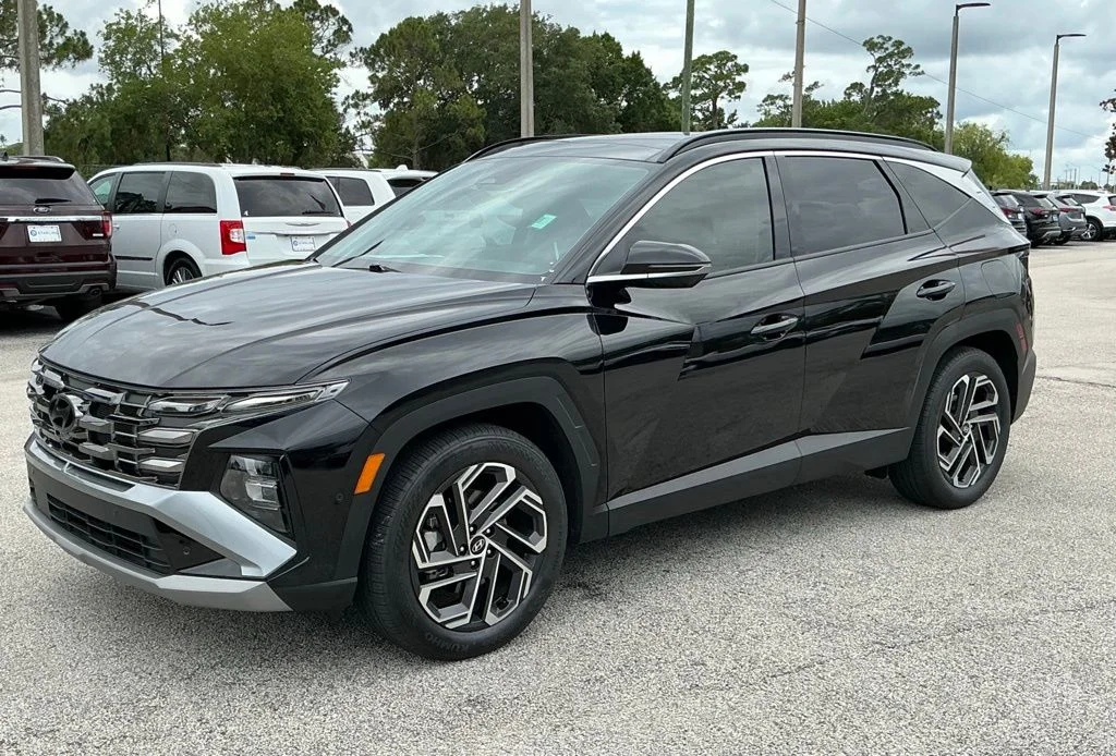 Used 2025 Black Hyundai Limited image 1