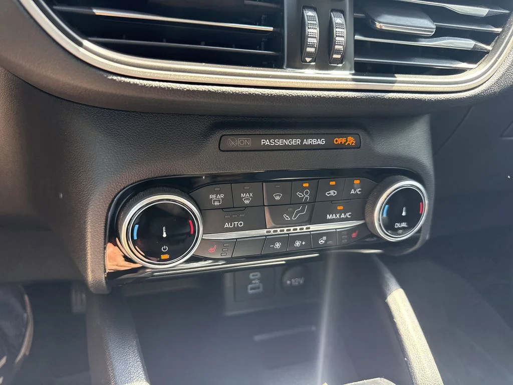 Used 2022 Oxford White Ford SEL image 23