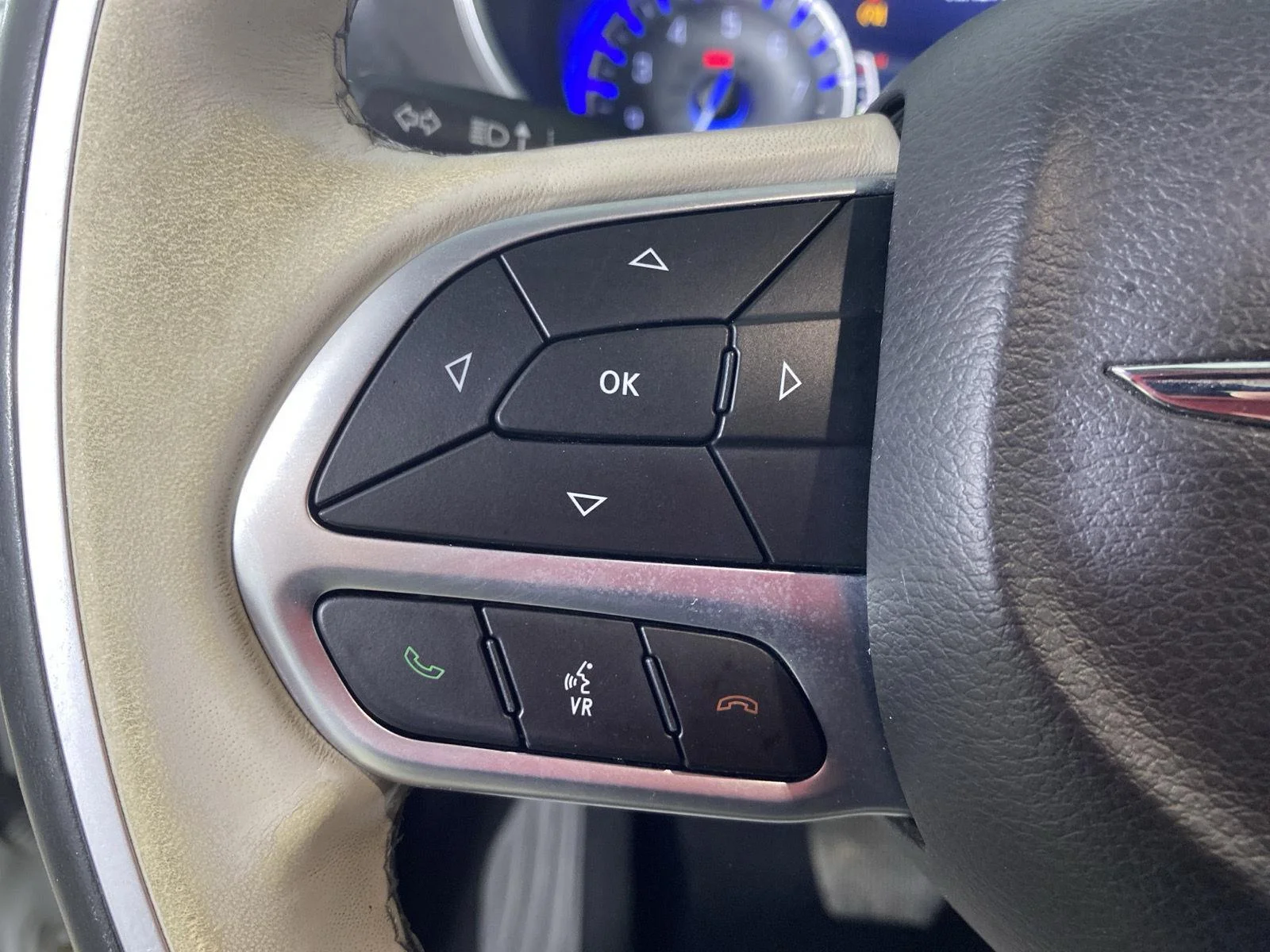 Used 2019 Bright White Clearcoat Chrysler Limited image 22