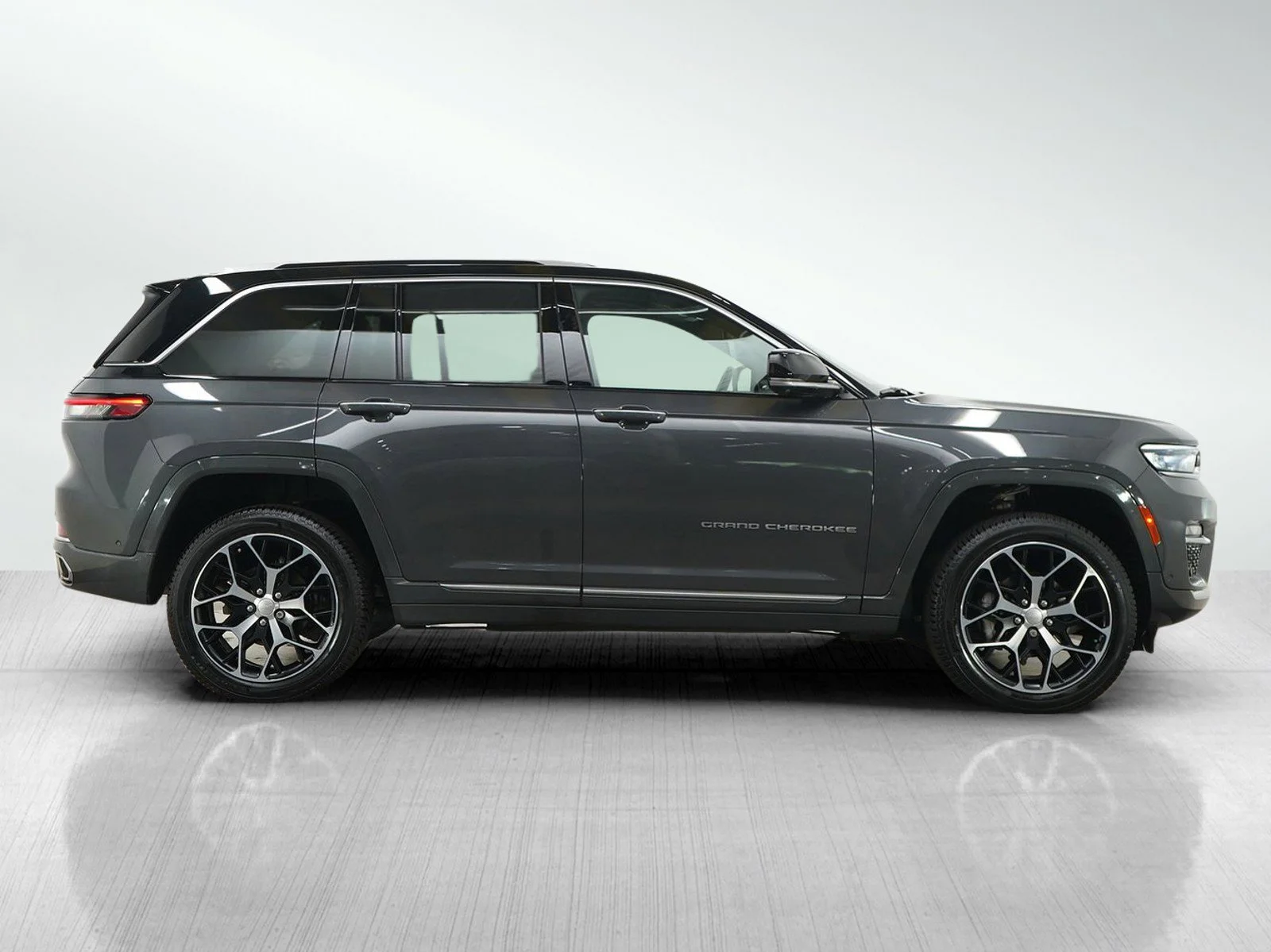 Used 2024 Baltic Gray Metallic Clearcoat Jeep Summit Reserve image 6