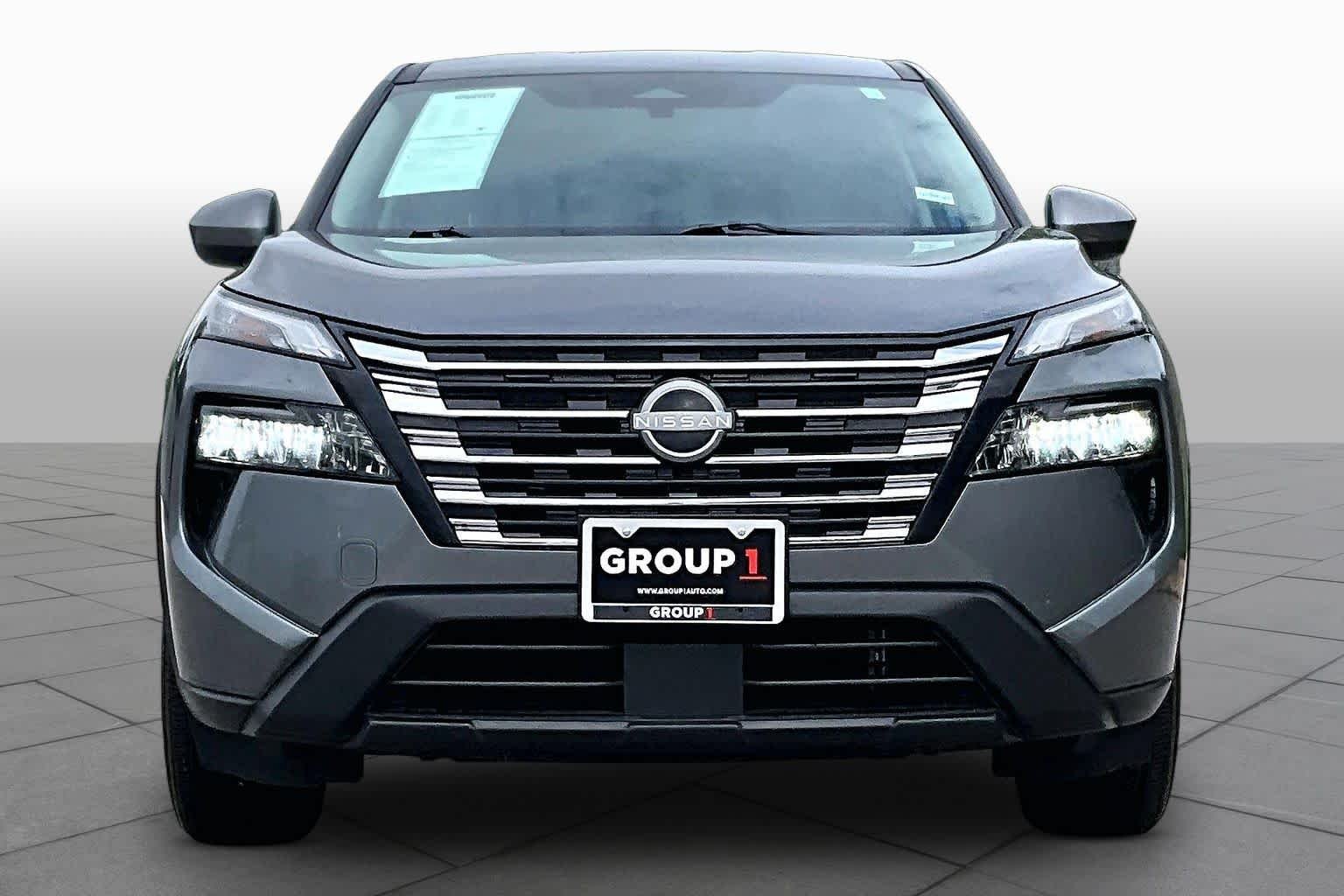 Certified Used 2025 Gun Metallic Nissan SV image 4