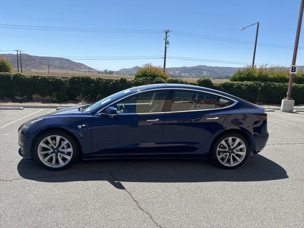 Used 2018  Tesla Long Range image 5