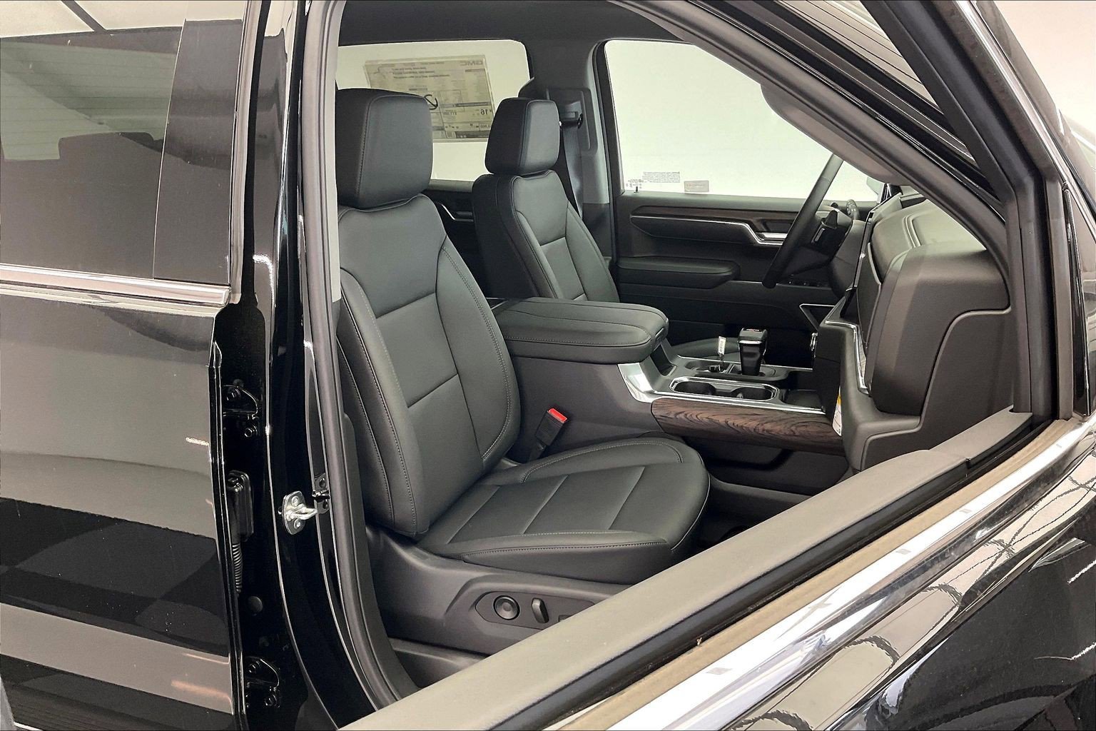 2026 GMC Sierra 1500 SLT - Photo 9