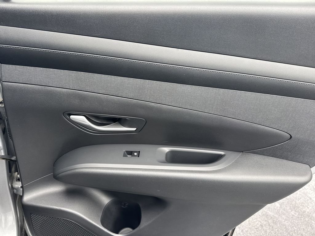 Used 2025 Silver Hyundai SEL Convenience image 16
