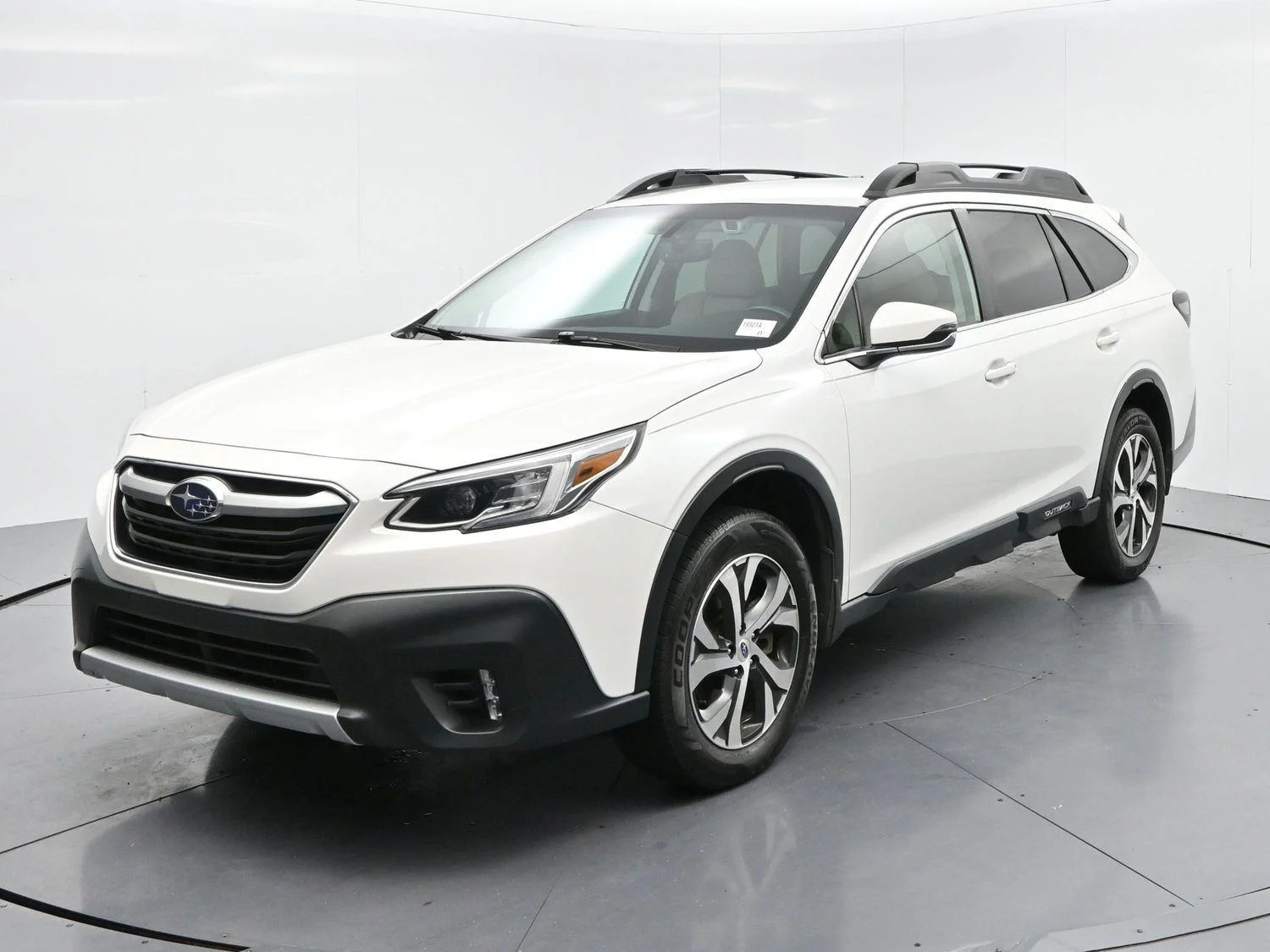 Used 2022 Crystal White Pearl Subaru Limited image 3
