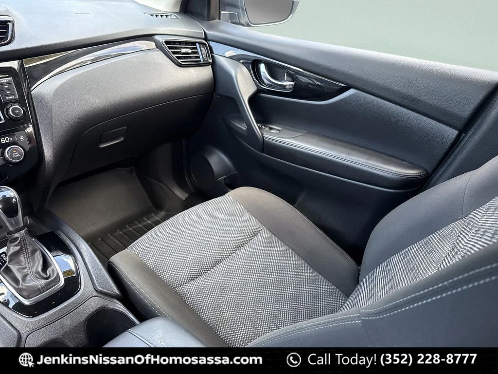 Used 2022 Black Nissan SV image 27