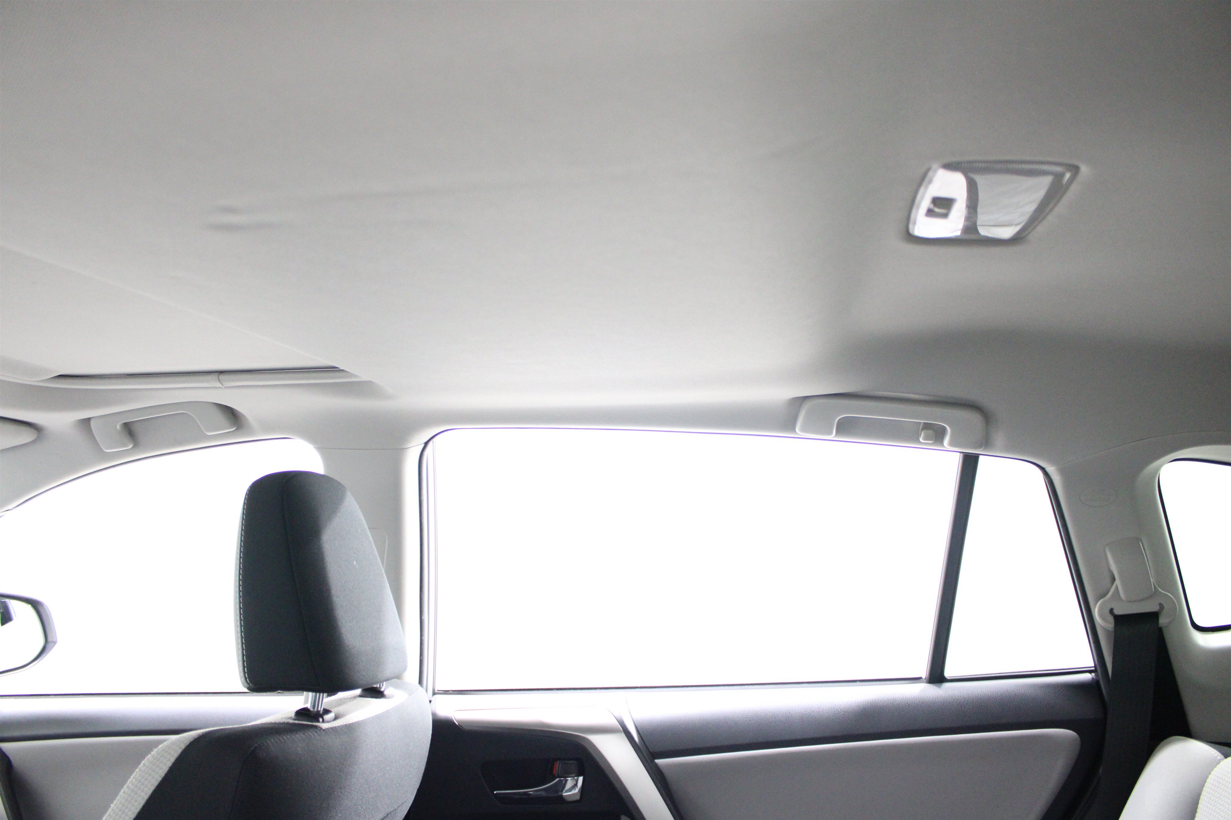 Used 2018 Silver Sky Metallic Toyota XLE image 20
