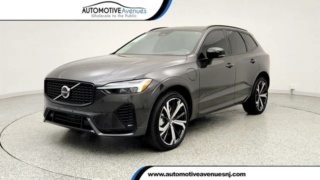 2024 Volvo XC60 Recharge Plug-In Hybrid T8 eAWD PHEV Ultimate Dark Theme w/ 21'' Wheels & Climate Pkg
