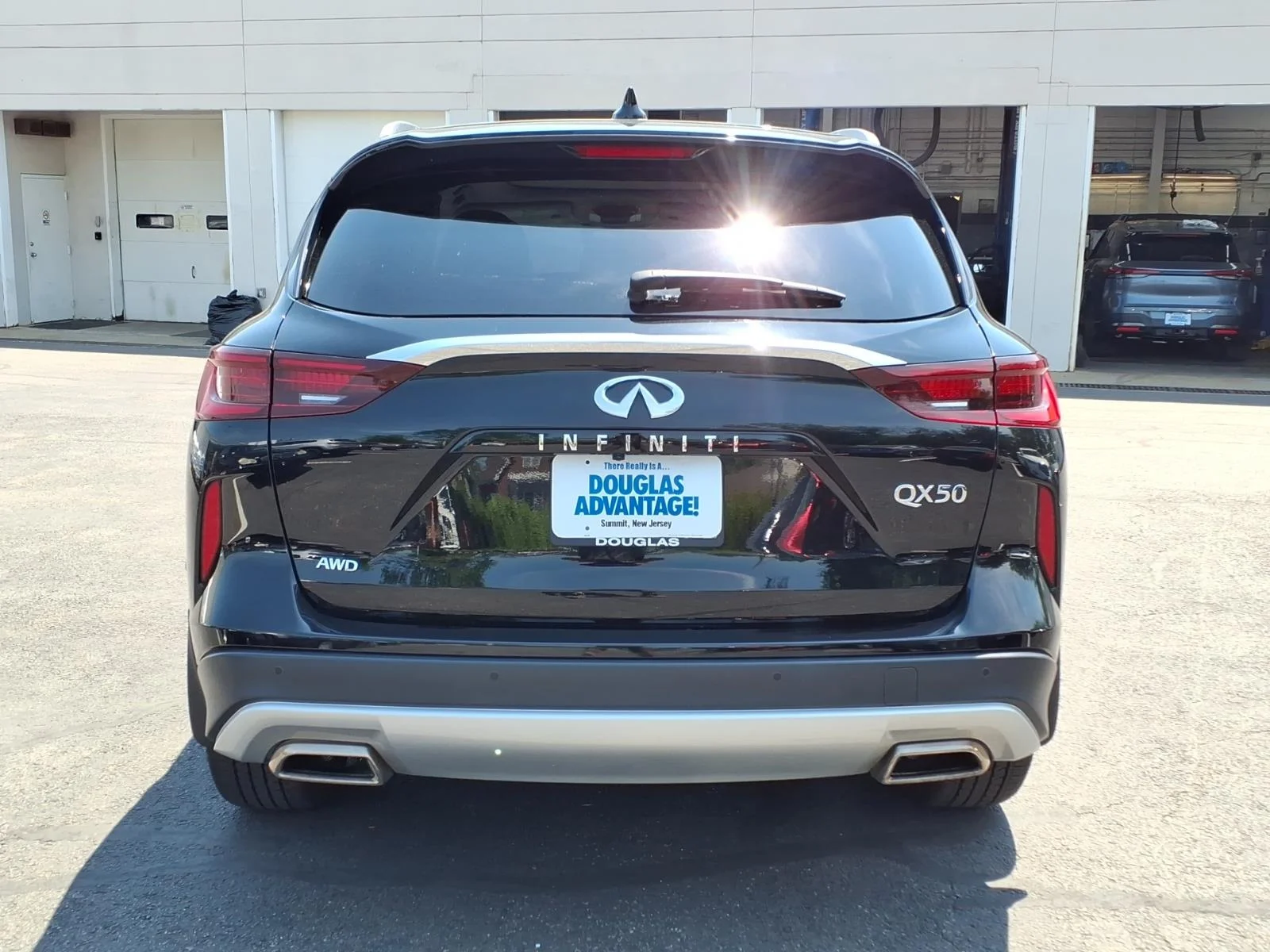 Certified Used 2024 Black INFINITI LUXE image 7