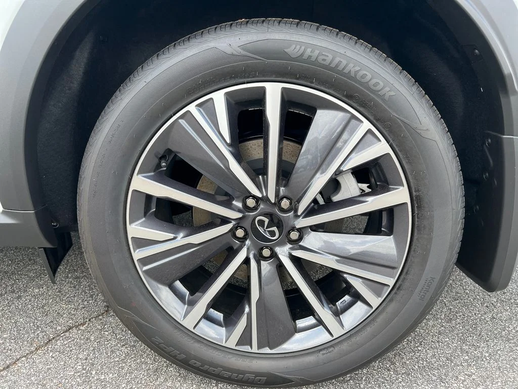 New 2027 RADIANT WHITE INFINITI Luxe FWD image 25