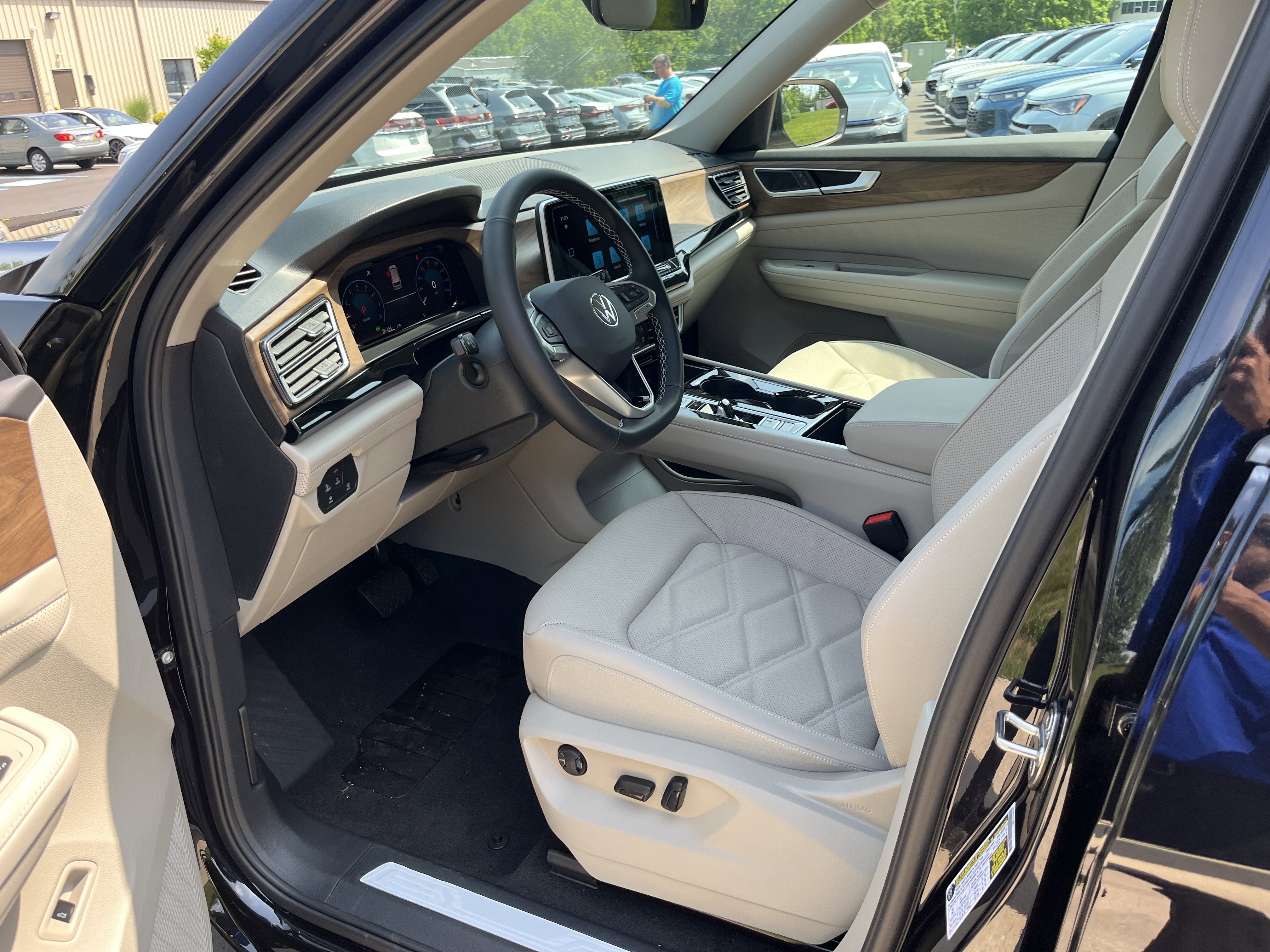 New 2026 Deep Black Pearl Volkswagen 2.0T SE w/Technology image 19