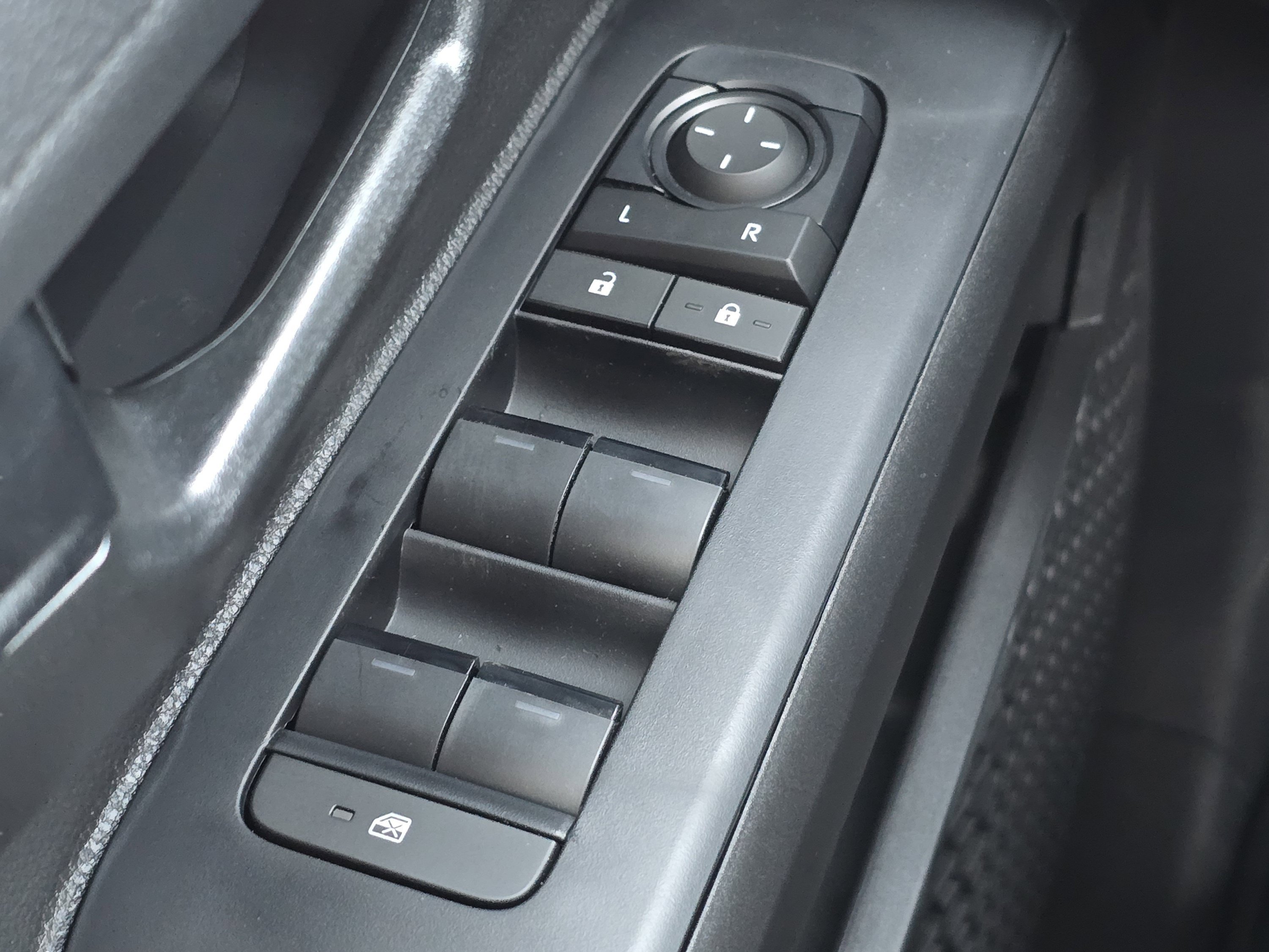 2026 Toyota Tacoma SR5 - Photo 33