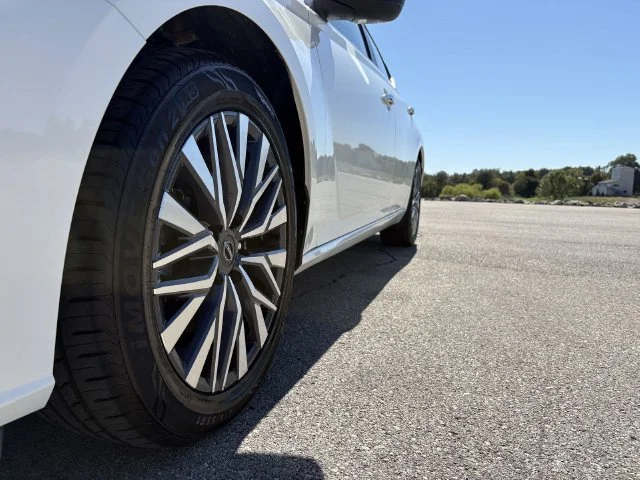 Used 2025 White Nissan 2.5 SV image 15