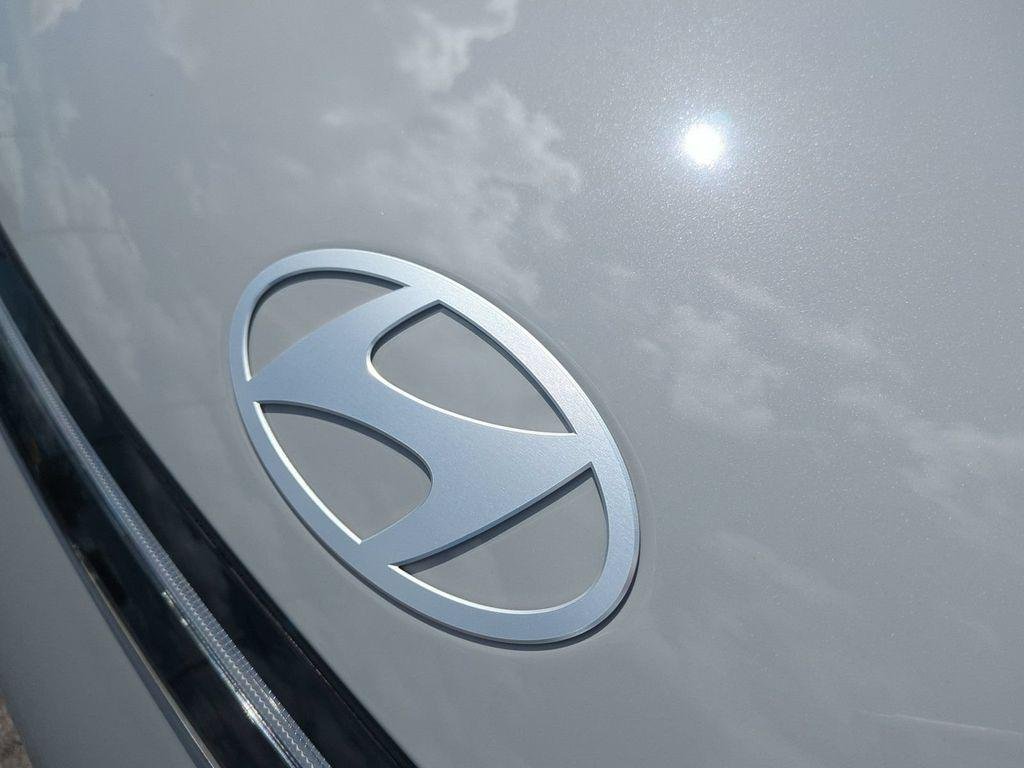 New 2027 Gray Hyundai SE FWD image 13