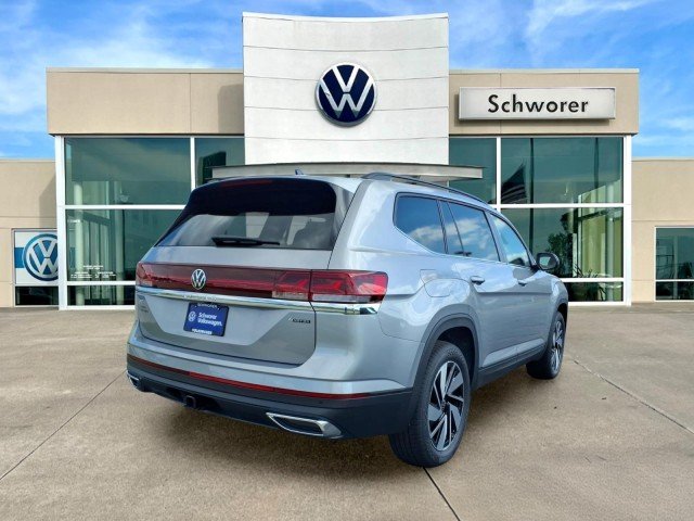 New 2026 Silver Mist Metallic Volkswagen SE w/Technology 4M image 7