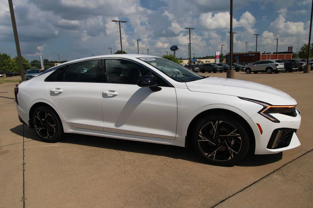 New 2026 White Kia GT-Line image 3