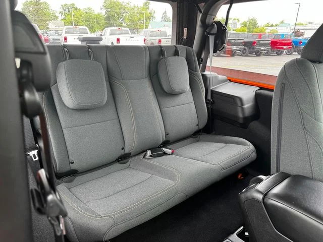 Certified Used 2025  Jeep Sport image 15