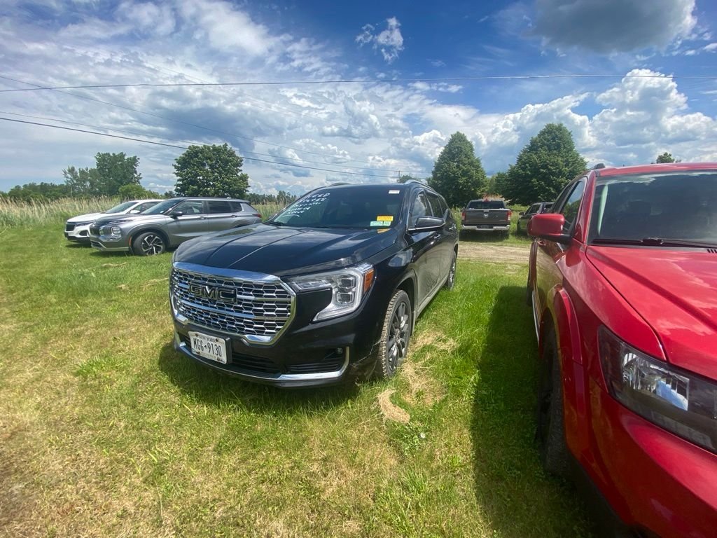 Used 2023 Ebony Twilight Metallic GMC Denali image 3