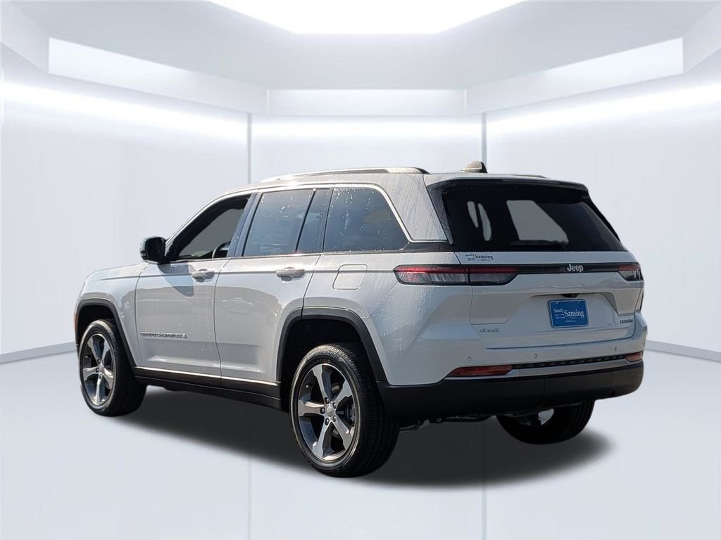 New 2026 Bright White Clear-Coat Exterior Paint Jeep Limited image 3
