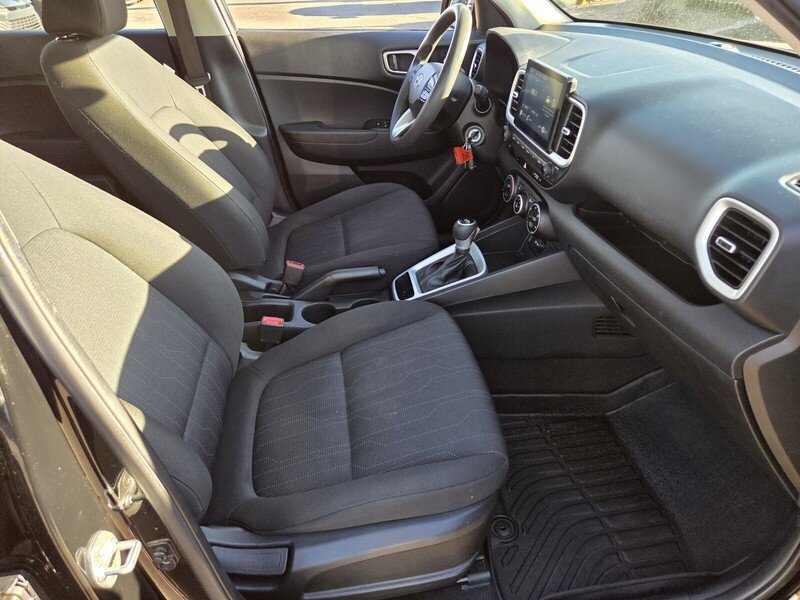 Used 2021 Black Hyundai SE image 19