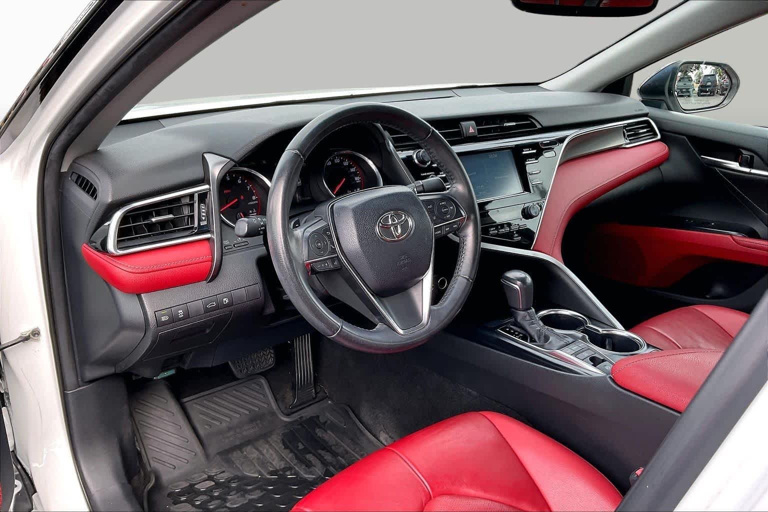 Used 2018 Midnight Black Metallic/Wind Chill Toyota XSE image 16