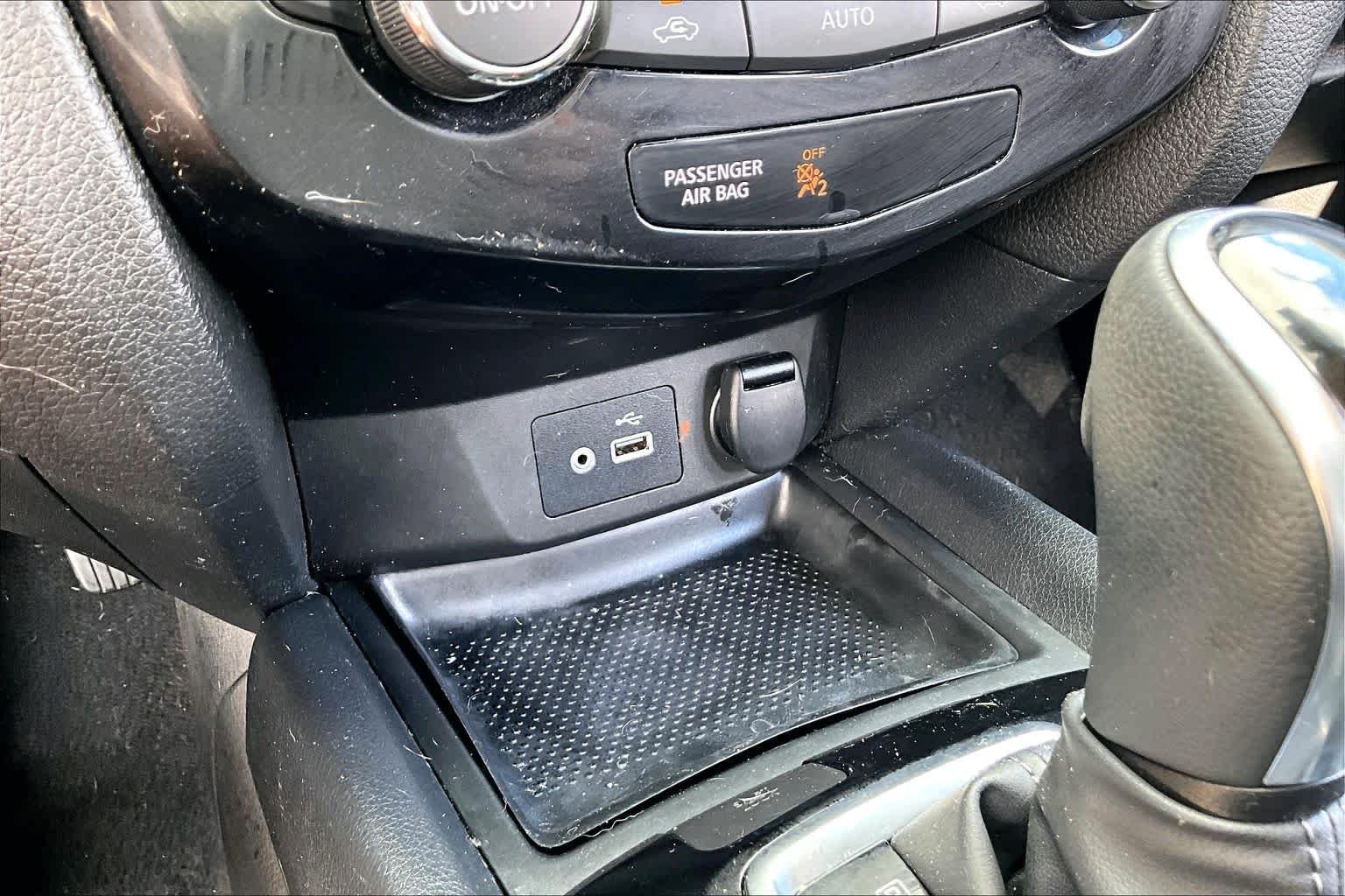 Used 2019 Scarlet Ember Tintcoat Nissan SV image 31