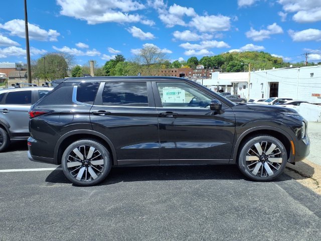 New 2026 Black Mitsubishi SE image 2
