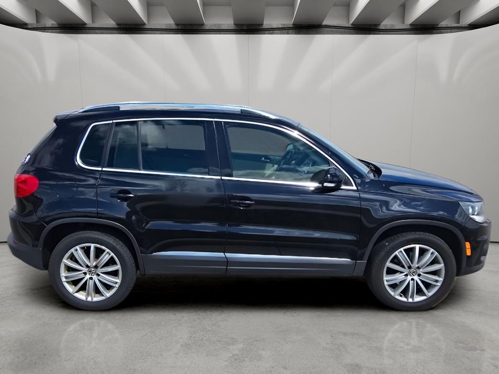 Used 2013 Deep Black Metallic Volkswagen SE image 6