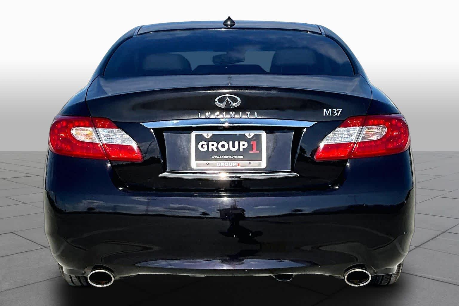Used 2012 Malbec Black INFINITI  image 4